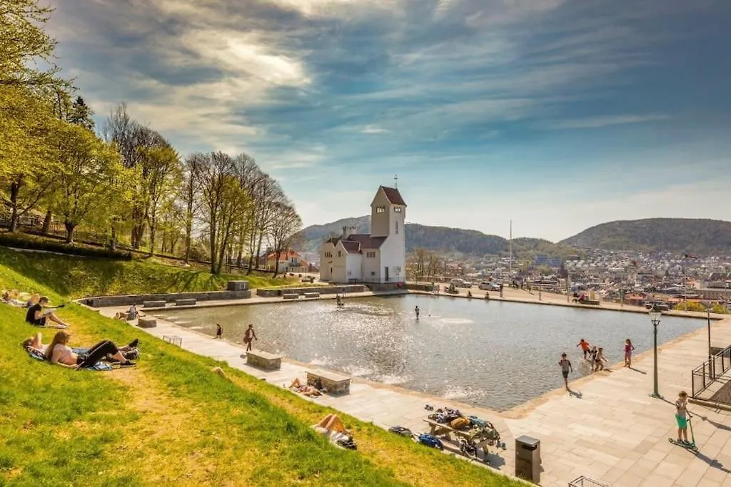 Leilighet I Bergens Vakreste Gate - Nydelig Utsikt Over Innseilingen Til Bergen!